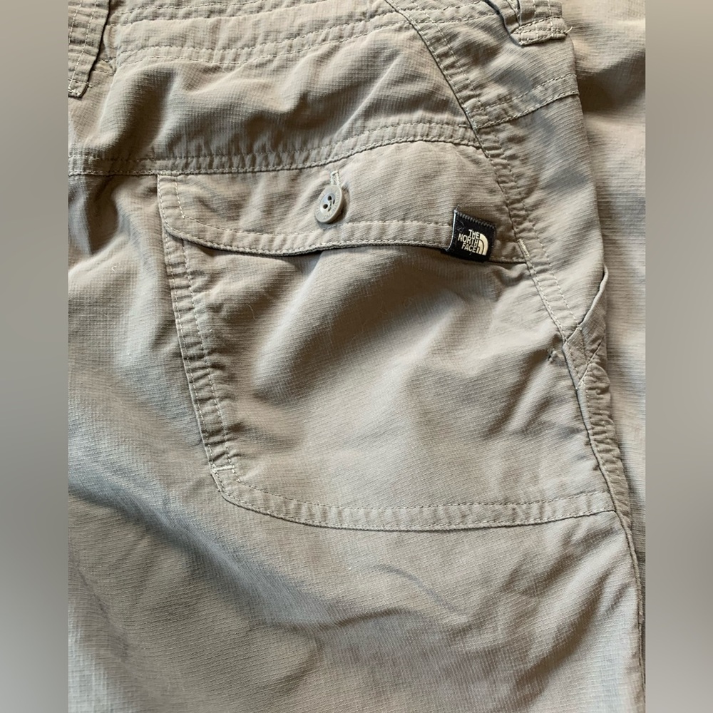 North Face Hiking Pantssize 4 roll up style GUC - Picture 12 of 12